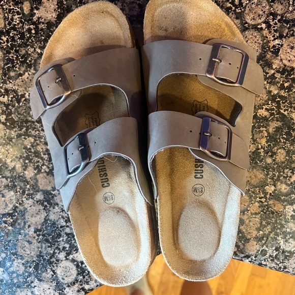 Cushion, air, ladies, sandal size 8 1/2 excellent condition Tang colored - Picture 6 of 10